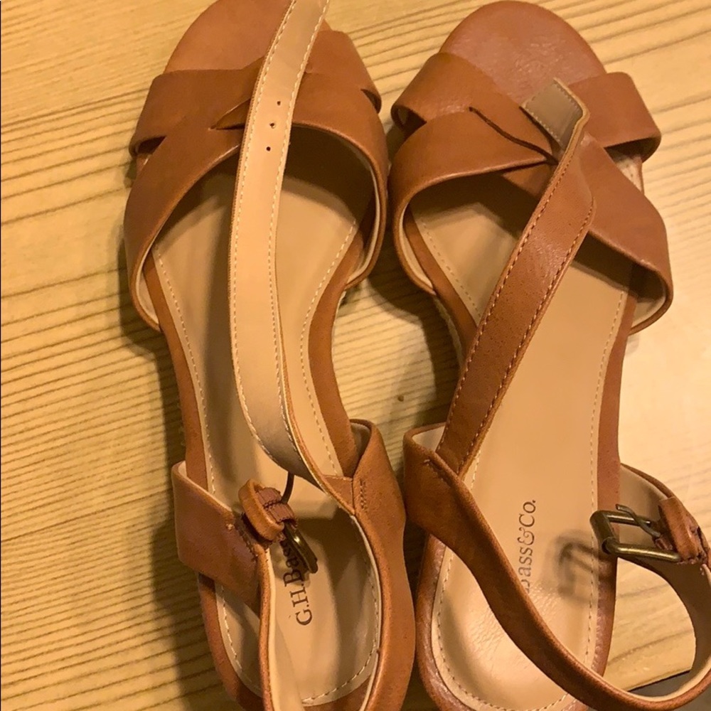 G.H. Bass and Co 9 1/2 NEW Wedges